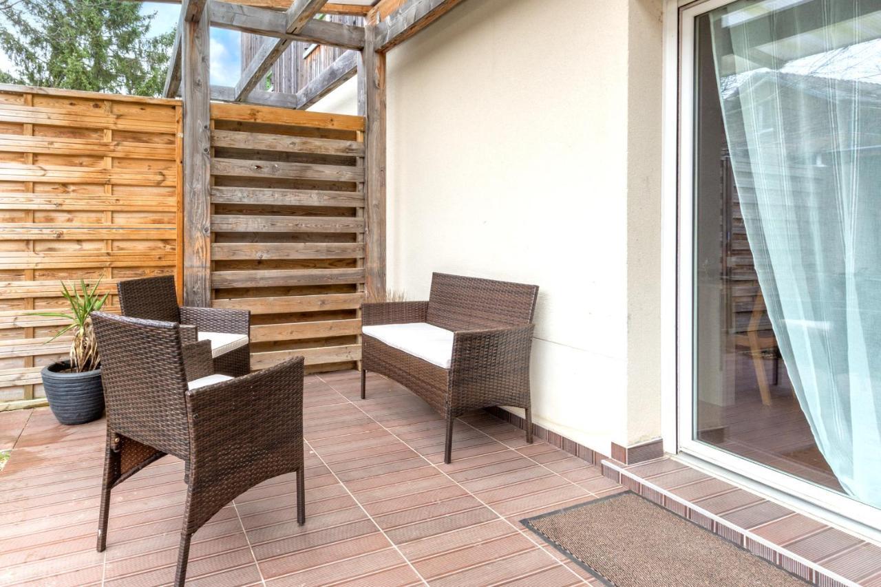 Le Duplex Chessy - 15Min From Disneyland - 2 Private Parkings - Garden - Kingsize & Queensize Bed - Supermarket Behind The House Kültér fotó