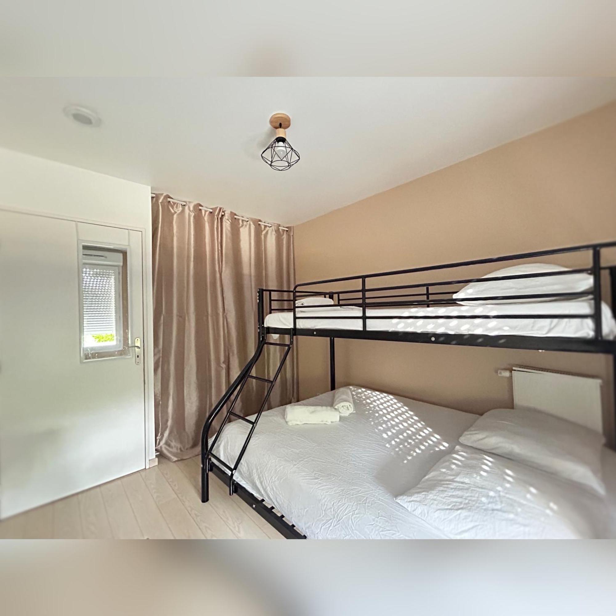 Le Duplex Chessy - 15Min From Disneyland - 2 Private Parkings - Garden - Kingsize & Queensize Bed - Supermarket Behind The House Kültér fotó