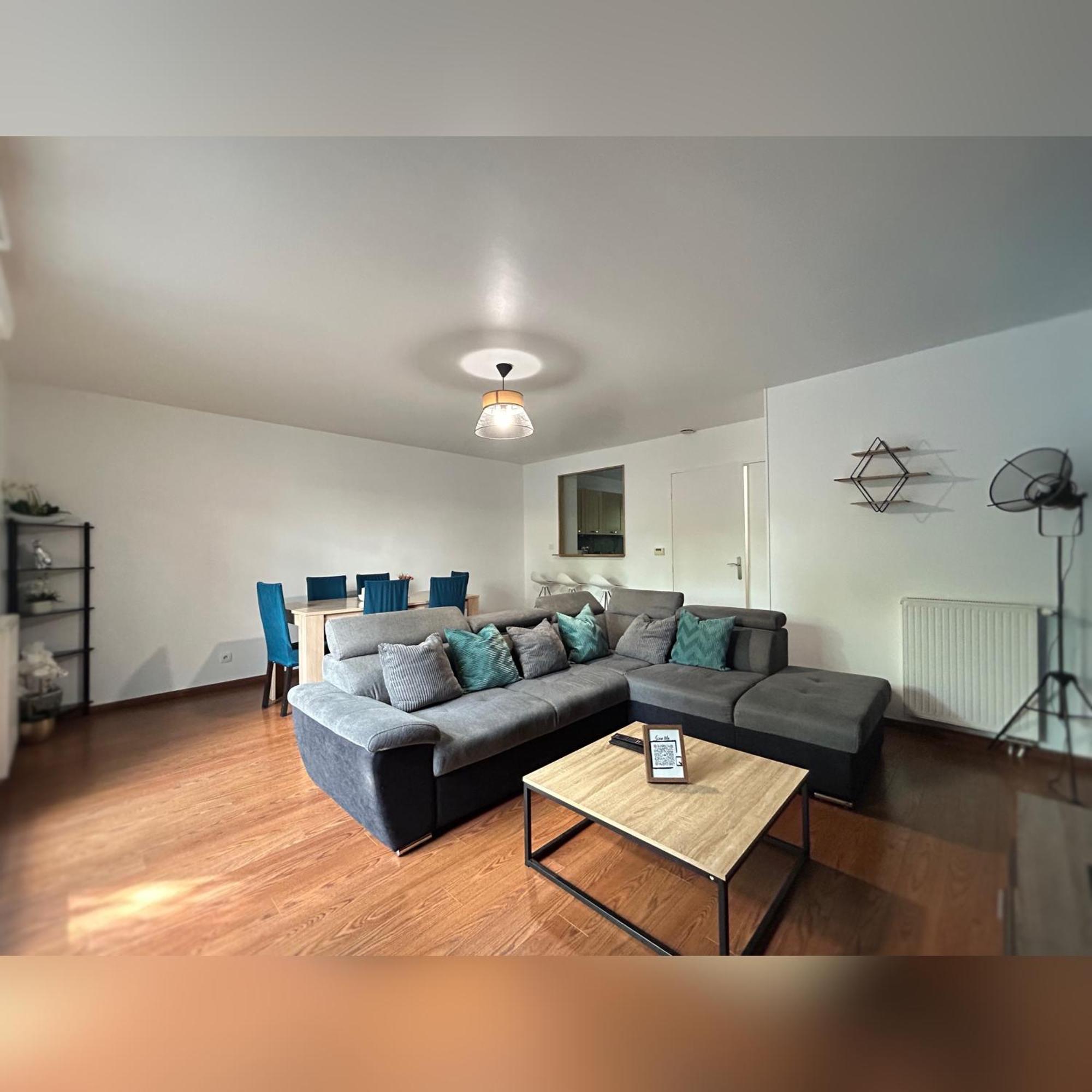Le Duplex Chessy - 15Min From Disneyland - 2 Private Parkings - Garden - Kingsize & Queensize Bed - Supermarket Behind The House Kültér fotó