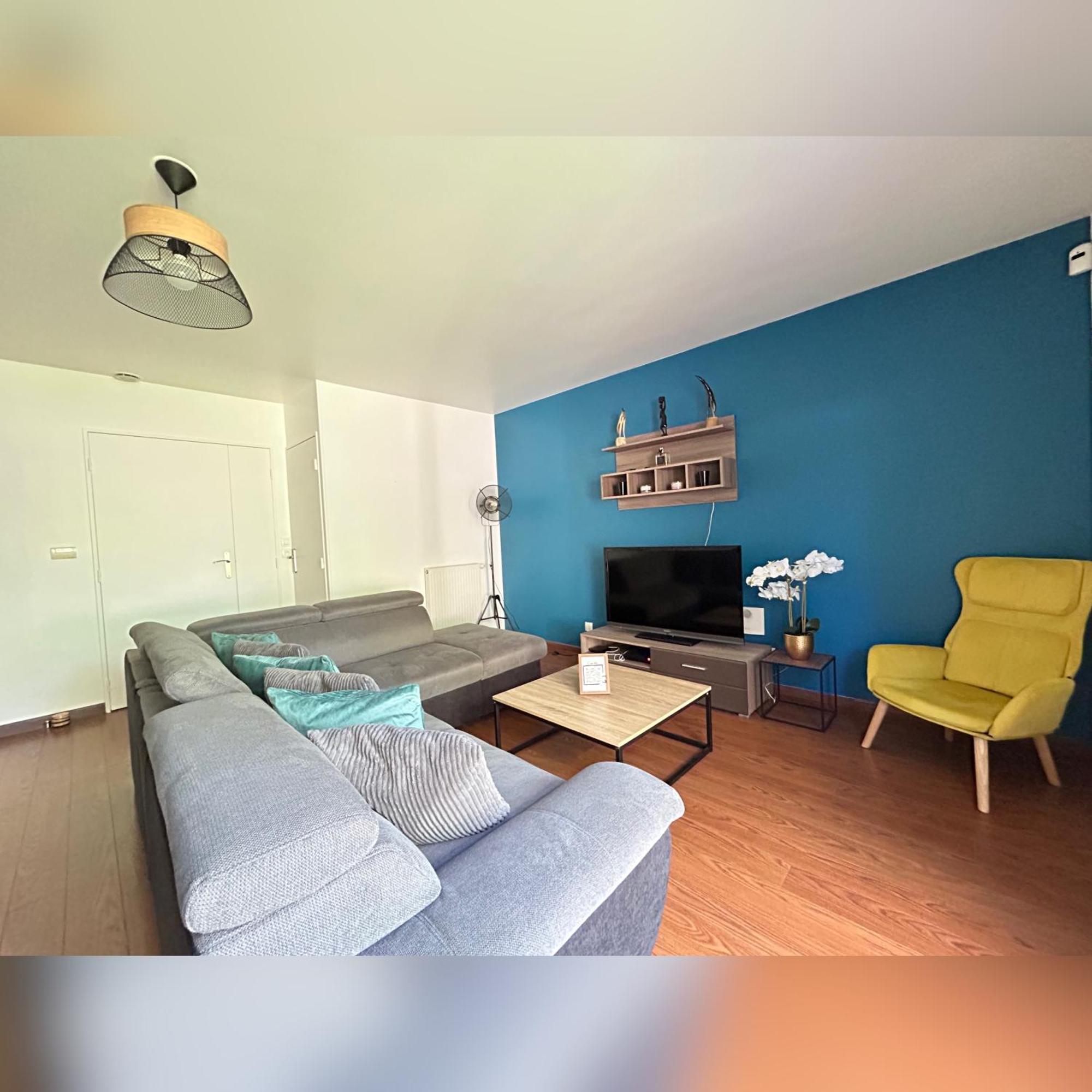 Le Duplex Chessy - 15Min From Disneyland - 2 Private Parkings - Garden - Kingsize & Queensize Bed - Supermarket Behind The House Kültér fotó