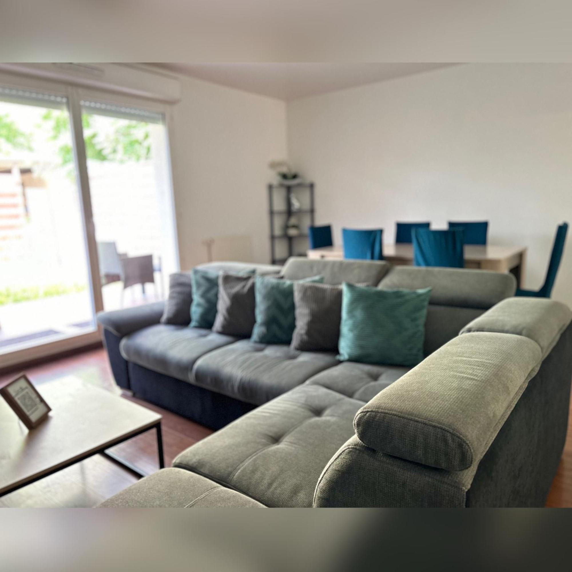 Le Duplex Chessy - 15Min From Disneyland - 2 Private Parkings - Garden - Kingsize & Queensize Bed - Supermarket Behind The House Kültér fotó
